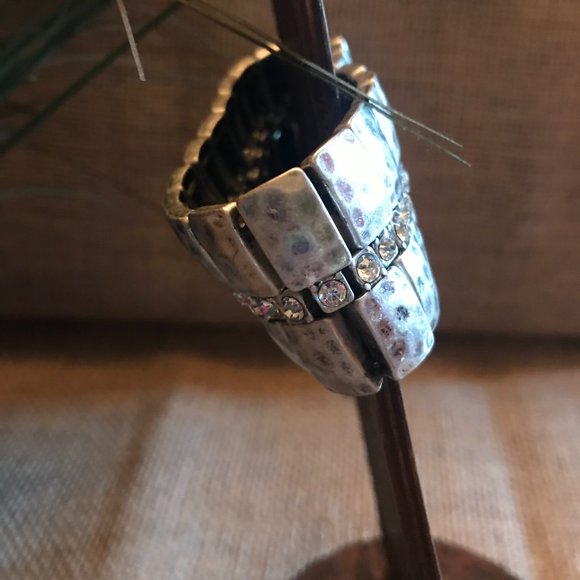 Premier Designs Casual Chic hammered silver stretch bracelet - Picture 4 of 4